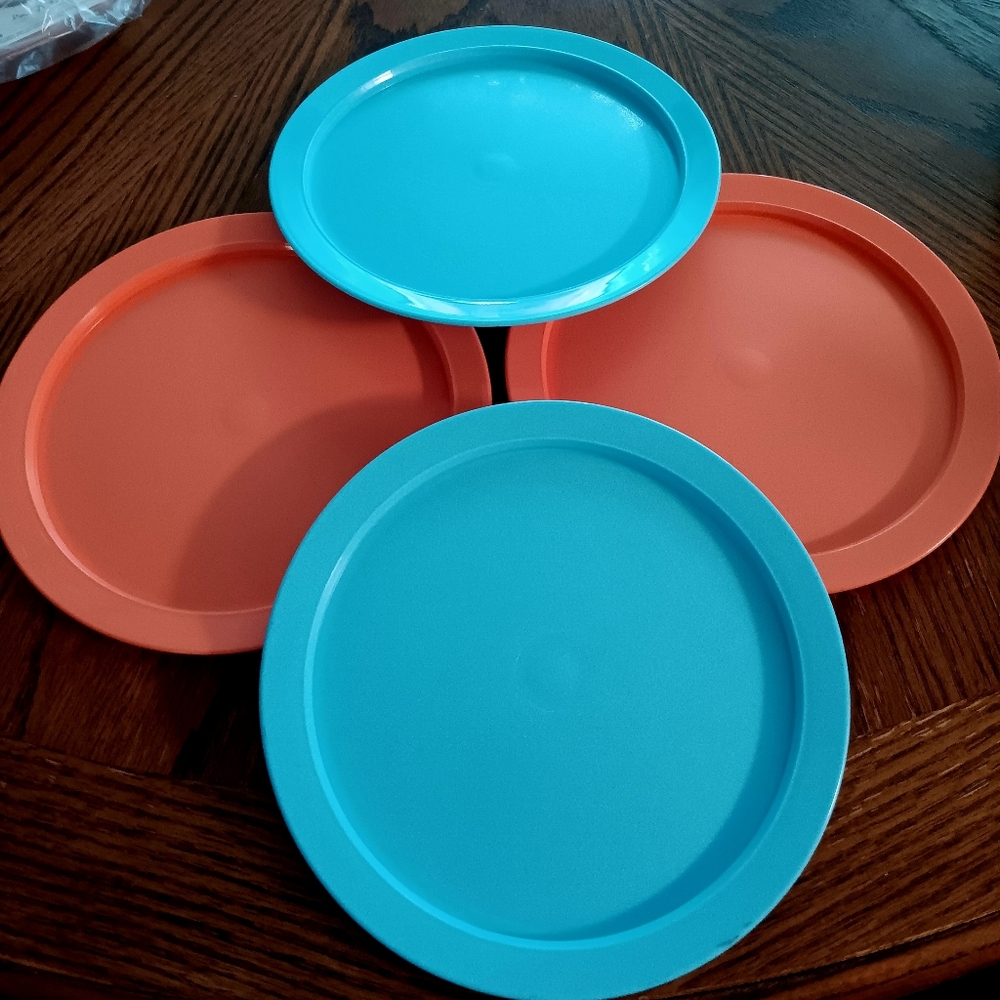 Tupper Kids Plate Set/4 & Spoon In Case - Picture 3 of 8